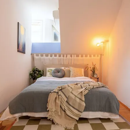 Urban Corner 5min To Republic Square Renovated Apartament