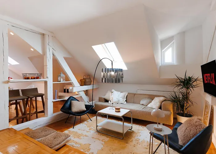 Urban Corner 5min To Republic Square Renovated *